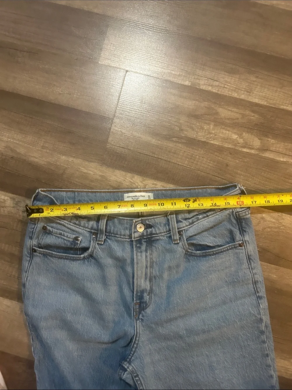 Abercrombie & Fitch Women’s The Straight Mid Rise Light Wash Jeans Size 31
